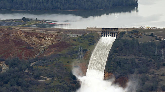 Oroville dam spillway outflow reduced to clear debris, Reports