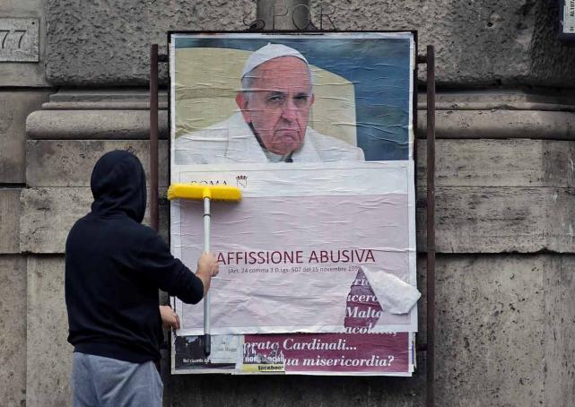 Posters Criticise? Mysterious Posters attacking Pope appear in Rome