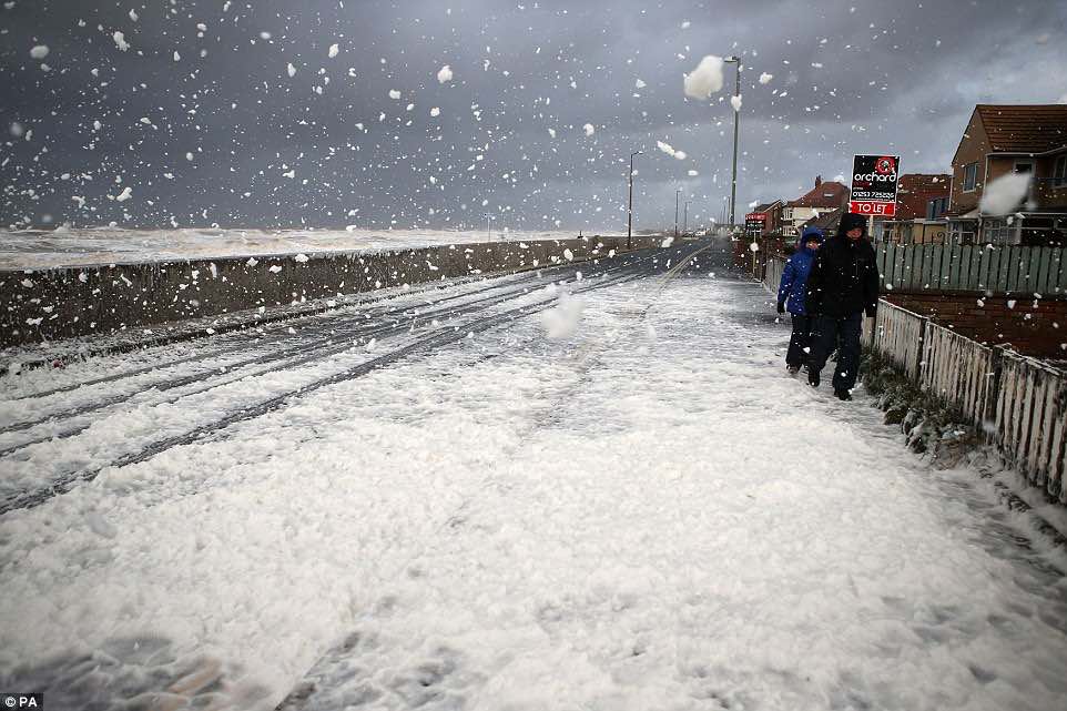 Snow bomb hits UK: Massive travel disruption expected
