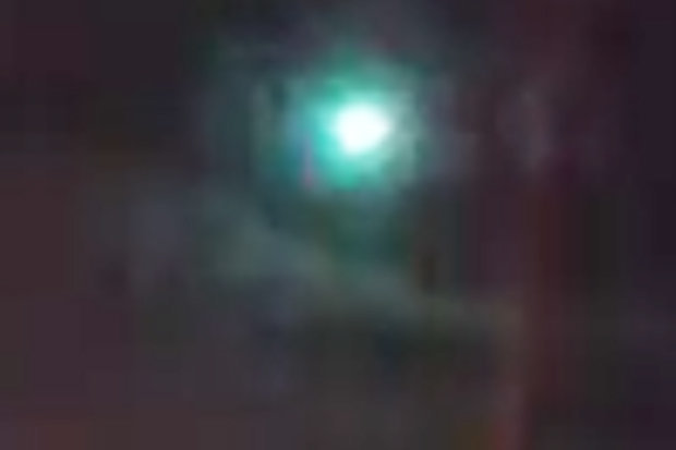 Green UFO spotted in UK on New Year's eve (Watch)