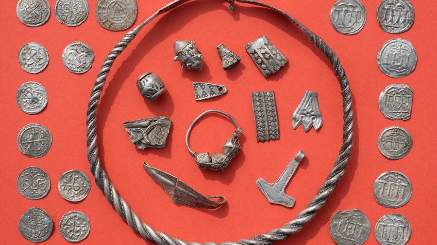 Boy finds treasure of Viking King Bluetooth