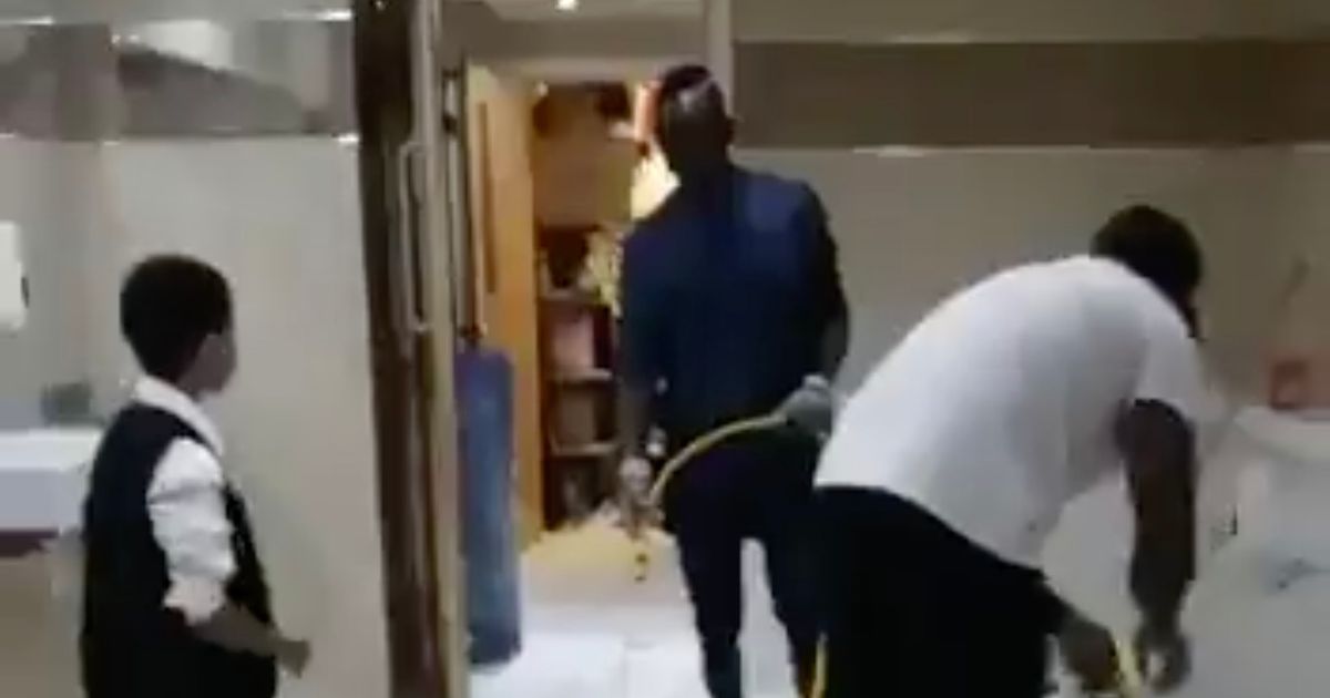 Sadio Mane Cleans Mosque Toilets (Video)