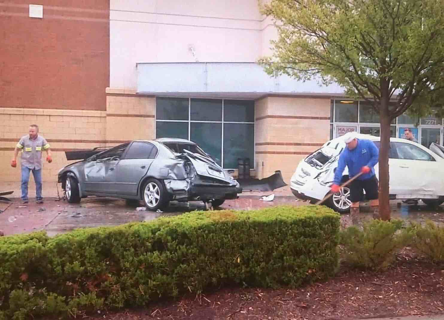 Oklahoma severe weather: Vehicles flip (Photo)