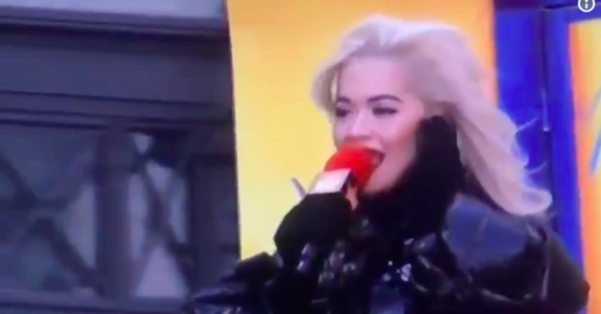 Rita Ora's lip sync fail (Video)